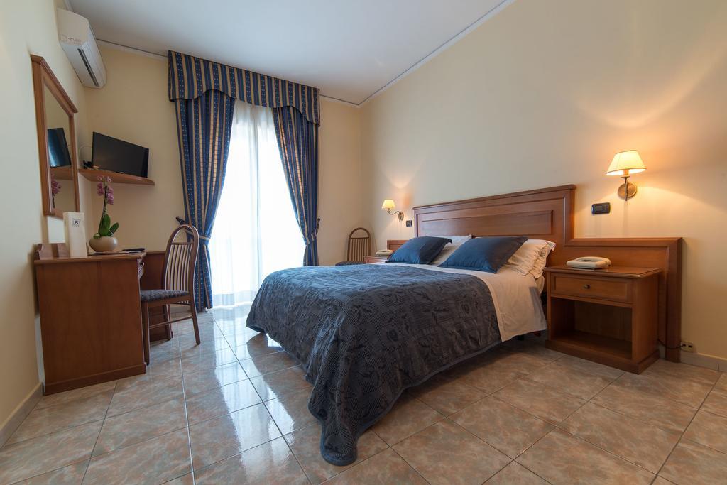 Albergo Scalzone Castel Volturno Ngoại thất bức ảnh