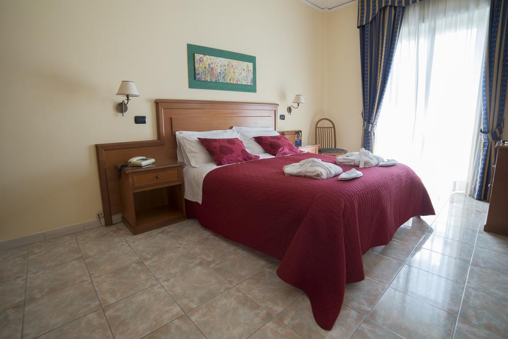 Albergo Scalzone Castel Volturno Ngoại thất bức ảnh
